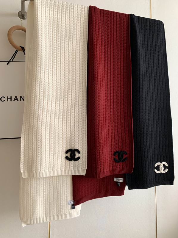 Chanel scarf E02